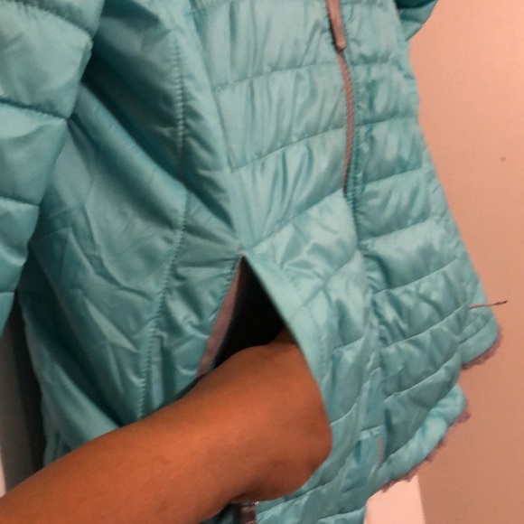 Girls Reversible NorthFace Coat - Picture 6 of 14